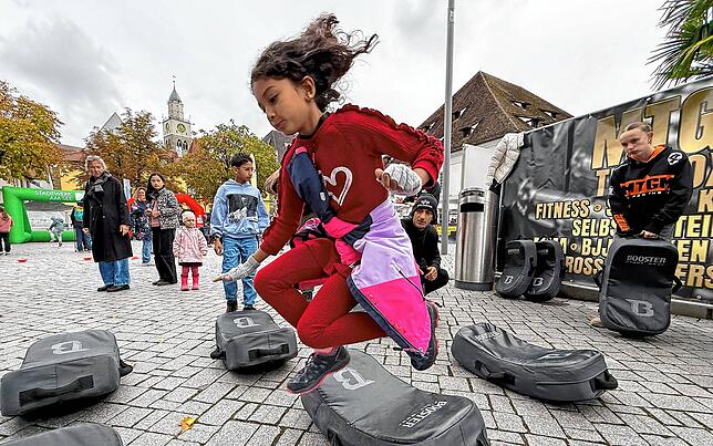Bei der Kinderolympiade in Überlingen waren unter anderem Geschicklichkeit und Kraft gefragt.