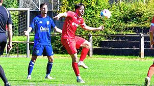 Dreh- und Angelpunkt: Kapitän Yasin Demirci (Mitte) war an allen drei Treffern des FC Schönau zum 3:0-Erfolg beim SV Blau-Weiß Murg ...