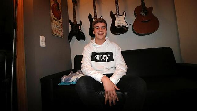 Phil Siedenburg aus Salem-Mimmenhausen in seinem Zimmer. Er ist Kandidat bei The Voice Kids 2018.