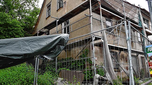 Bei vielen Bürgern sorgt es für Unmut: Das Geisterhaus an der Dauchinger Straße, kein schöner Anblick im sonst als Wohlfühlgemeinde ...