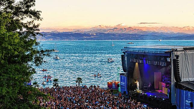 Urlaubsstimmung pur: Beim Festival FN:POP am Bodenseeufer in Friedrichshafen, wie hier im August 2024, zeigt sich die Region von ihrer ...