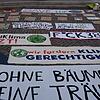 Demonstranten setzen sich in der Stadt regelmäßig für mehr Klimaschutz in Friedrichshafen ein. Welche Maßnahmen ergreift die Stadt dafür?