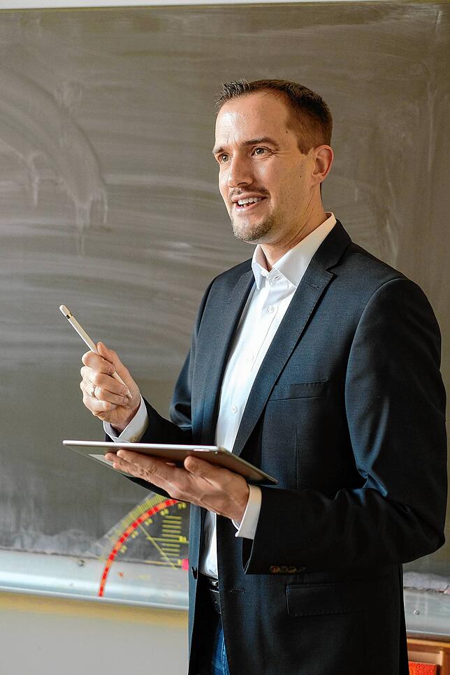 Patrick Bronner wurde 2006 mit dem Deutschen Lehrerpreis ausgezeichnet, gemeinsam mit seinem Team am Friedrich-Gymnasium in Freiburg, wo ...
