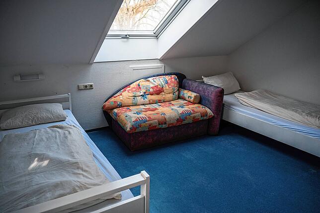 In der Regel sind die jungen Männer zu zweit in einem Schlafzimmer untergebracht.