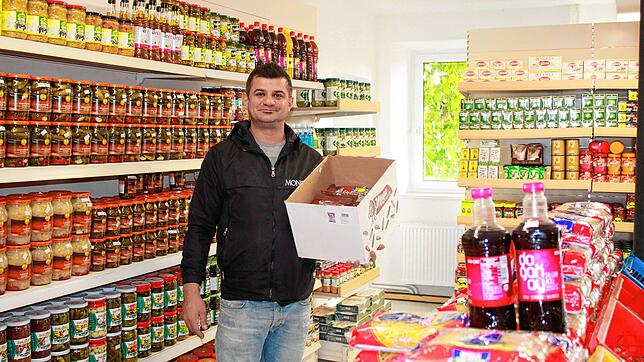 Selcuk Hizar ist mit seiner Feinkost Oase in den bisherigen Unverpackt-Laden umgezogen. Sein Sortiment ist seither größer geworden.