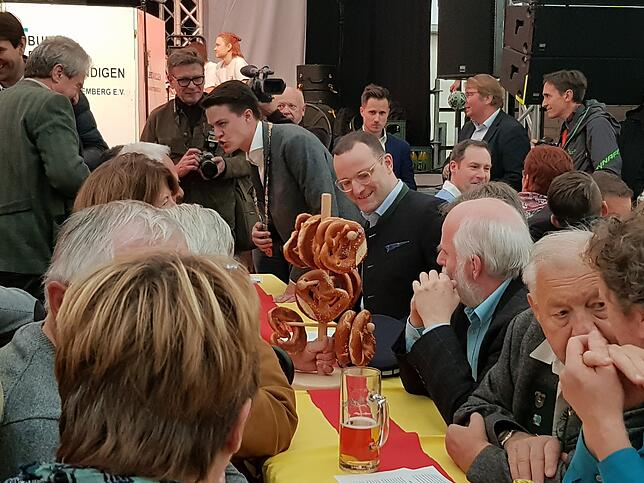 Bild 2: Der Debattenfreudige: Gesundheitsminister Jens Spahn in Südbaden