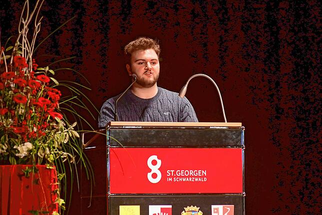 Corvin Munz stellt den Jugendgemeinderat und seine Aufgaben vor. Das aktuelle Gremium ist seit einem knappen Jahr im Amt.