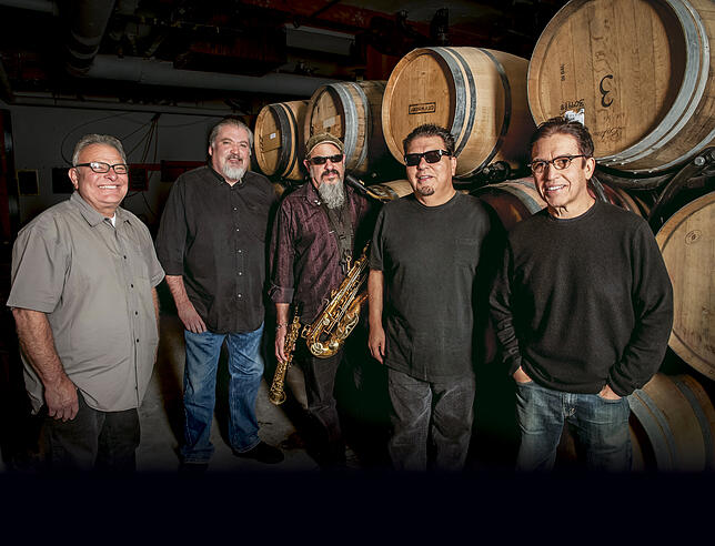 Die amerikanische Band &bdquo;Los Lobos&ldquo; wurde mit dem Song &bdquo;La Bamba&ldquo; berühmt &ndash; nun kommen sie nach ...