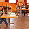 Dieses Mal läuft die Wahl anders. Wie hier im Hüfinger Pfarrheim Michael Bolli und Petra Moog, waren es nur wenige, die ...