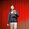 Der Sieger des ersten Bad Säckinger Poetry Slams: Marvin Rosskopf traf mit seiner literarischen Mischung aus Selbstironie und Kritik den ...