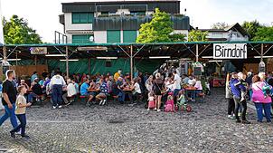 Bild : Strahlendes Altweiberwetter beim Albbrucker Dorffest: Tolle Stimmung und buntes Programm