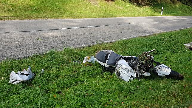 Nur nach Schrott: Das verunfallte Motorrad.