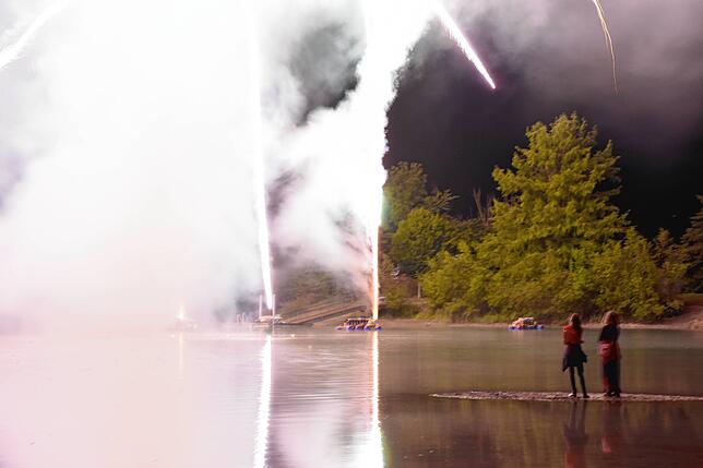 Seit Jahren einer der Höhepunkte: das Klangfeuerwerk, abgeschossen von zehn Pontons im Schlosssee.