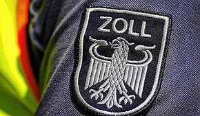 Der Zoll Konstanz hat einen Mann gestoppt, der seinen teuren Sportwagen unangemeldet nach Deutschland einfahren wollte.