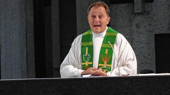 Der Leiter der Seelsorgeeinheit, Pfarrer Jörg Lichtenberg, verabschiedete sich in der Kirche St. Elisabeth von seiner Gemeinde.