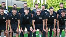 Die „Neuen“ im Team der Villinger U 21 mit ihrem Cheftrainer (hinten von links): Daniel Miletic, Nicolas Schreiner, Patrick Rominger, ...