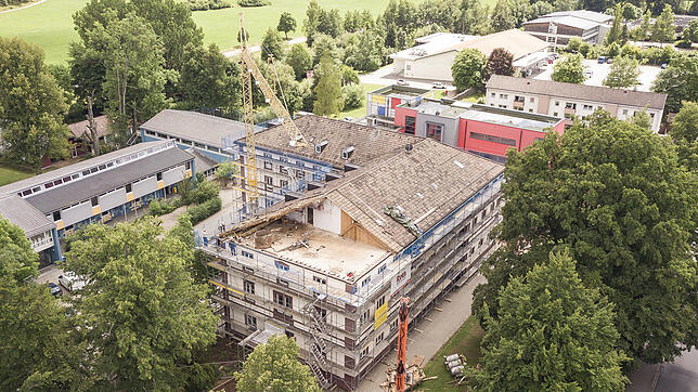 Der Dachstuhl des Hauses Spangenberg wird komplett abgetragen und durch einen neuen ersetzt.