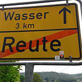 Von Reute in den Emmendinger Ortsteil Wasser sind es normal drei Kilometer, nicht aber, wenn das Schild am Ortsausgang der Böhringer ...