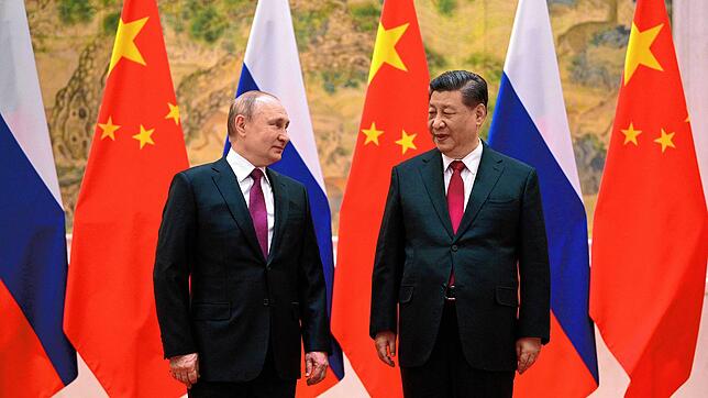 Der chinesische Präsident Xi Jinping (rechts) und der russische Präsident Wladimir Putin vor gemeinsamen Gesprächen Anfang Februar. Für ...