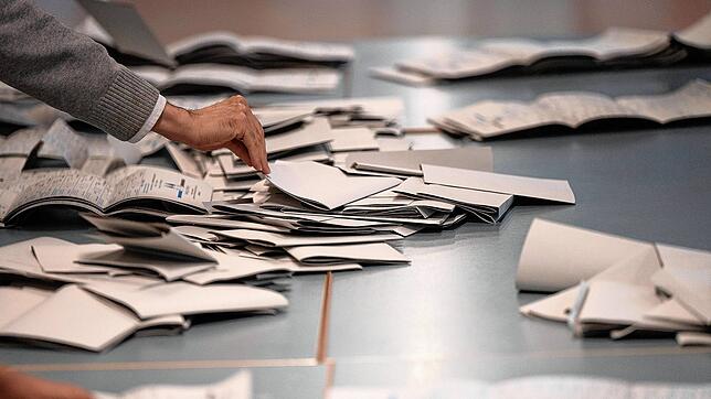 Lange Schlangen und geöffnete Wahllokale bis weit nach 18 Uhr: Die Bundestagswahl verlief in Berlin chaotisch.