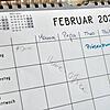 Familien mit Grundschulkindern müssen sich ab heute wieder neu organisieren. Im Wechsel werden die Kinder im Klassenzimmer und zu Hause ...