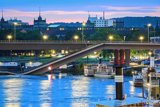 Bild 1: Knapp an der Katastrophe vorbei: Teile von Brücke in Dresden in die Elbe eingestürzt