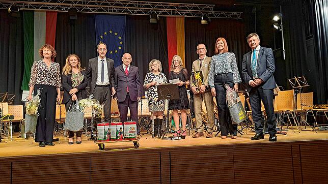 Feststimmung zum Partnerschaftsjubiläum von Engen und Moneglia: Die Bürgermeister-Gattinen Laurence Morer (von links) und Giorgia ...