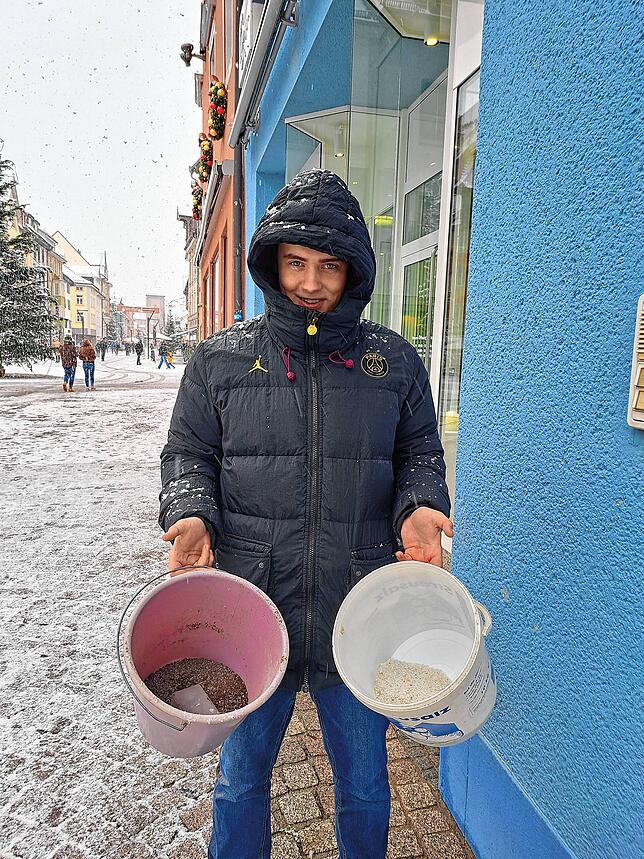 Maxim Gaevski streut in der Bickenstraße in Villingen.