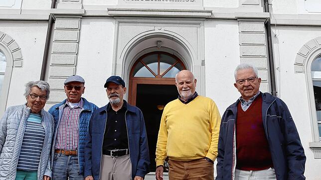 Zeitzeugen und Referent (von links): Annette und Adolf Gundelsweiler, Karl-Heinz Rübsamen, Gerhard Wachter und Ferdinand Ziegler ...