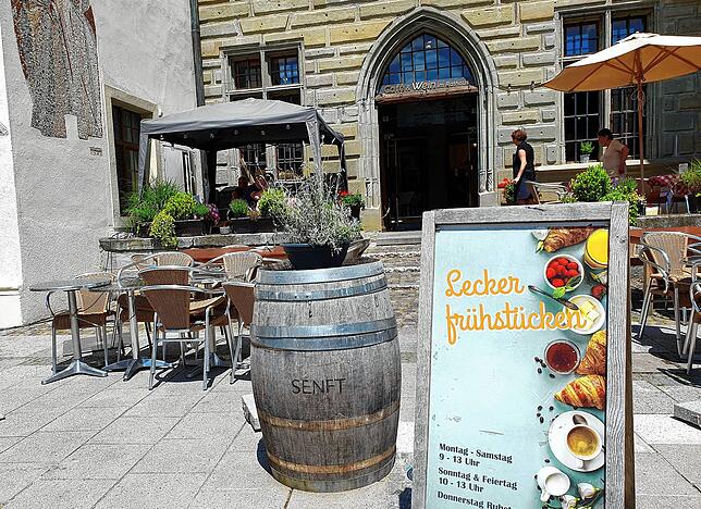 Das Rathauscafé in Überlingen ist von Montag bis Samstag von 9 bis 18 Uhr geöffnet. Donnerstag ist Ruhetag und Sonntag ist das Café von ...