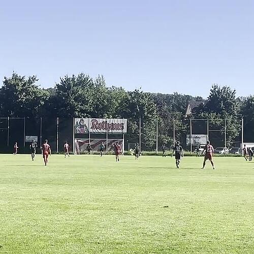 Spiel gedreht! In der 81. Minute schießt Clemens die Hausherren erstmals in Front