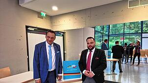 Bernhard Eisenhut (links) ist als AfD-Kandidat für die Landtagswahl gewählt worden. Sein Ersatzkandidat ist Michael Stauch.