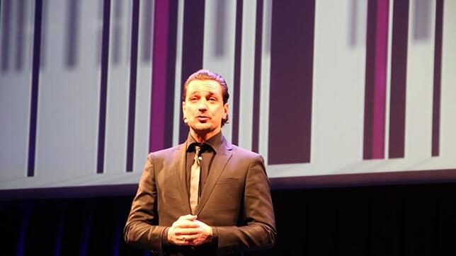Thorsten Havener begeistert in der Singener Stadthalle mit seiner Show „Der Körpersprache-Code“. Der 44-jährige Entertainer gibt ...