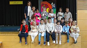 Zehn Jungen und zehn Mädchen wurden in die Klasse 1a der Grundschule Erzingen eingeschult. Klassenlehrerin ist Lorella Dreher. Foto: Schule