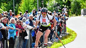 Damit hat sie selbst nicht gerechnet: In den ersten Wettkämpfen nach ihrer Babypause wurde Biathletin Janina Hettich-Walz gleich ...