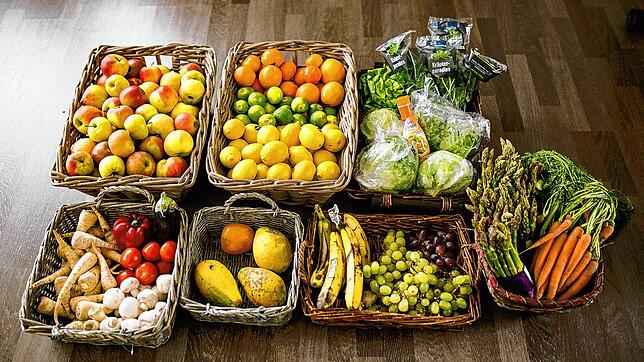 Gerettetes Obst und Gemüse: Was äußerlich nicht perfekt wirkt, ist oft noch völlig genießbar. Foodsharing macht sichtbar, wie viel ...