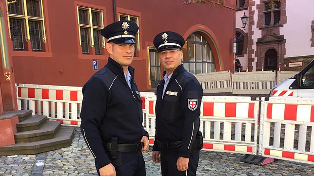 Ramon Oswald, Stadtpolizei-Chef (li.), mit Mitarbeiter Harald Gerspach.