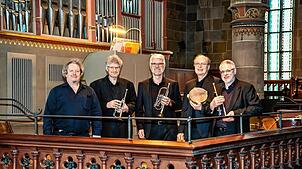 Das Trompetenensemble Stuttgart und der Domorganist Johannes Mayr (Stuttgart) konzertieren in der Klosterkirche.