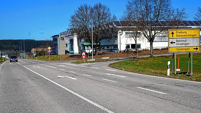 An dieser Abzweigung in Unadingen sollen die beiden Bauabschnitte der Sanierung der Kreisstraße enden und beginnen.