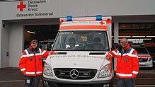Die Bereitschaftsleiterin Karina Ehresmann und der Vize-Vorsitzende des DRK-Ortsverbands Salemertal freuen sich über das ...