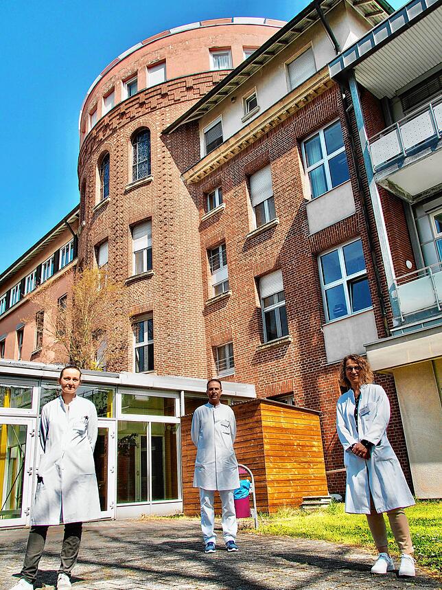 Die Intensivbetten im Singener Klinikum werden knapp. Jetzt sind es vor allem Covid-Patienten mittleren Alters, die häufig per ...