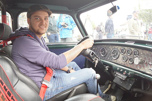 Bild 5: 200 Oldtimer waren auf der Hafenmeile zu sehen. Sechs davon haben wir uns von ihren Besitzern persönlich vorstellen lassen.