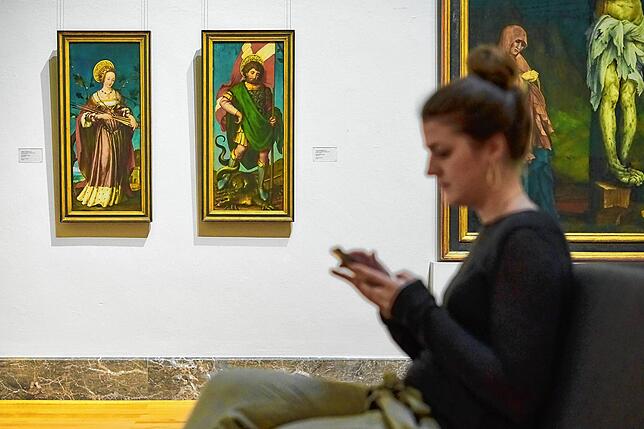 Besucherin in der Kunsthalle Karlsruhe: Aktuell lässt sich die Sammlung nur von zuhause aus besichtigen &ndash; online. Bild: Bruno ...