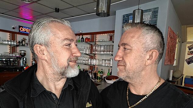 Der längere Kinnbart unterscheidet die Zwillinge Ayhan (links) und Göki Kopar aus Pfullendorf.