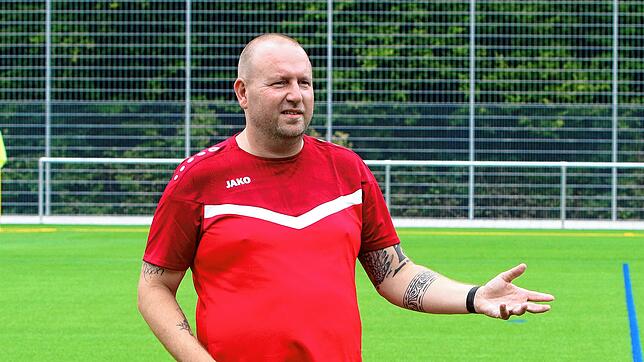 Trainer Andreas Pulz und der FC Uhldingen müssen gegen Aufsteiger Hattinger SV eine verdiente 1:3-Heimniederlage hinnehmen.