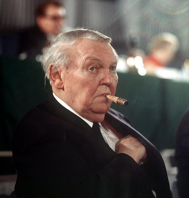 Ludwig Erhard übernahm 1963 den Posten von Konrad Adenauer. Erhard gilt als Vater des Wirtschaftswunders.