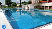 Noch liegt das Wasser im Becken des Laufenburger Gartenstrandbads still. Das Freibad öffnet erstmals am 17. Mai. Werden die nächsten ...