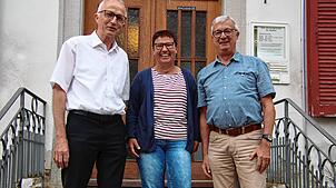 Gemeindereferentin Sybille Konstanzer mit dem Pfarrgemeinderatsduo Manfred Heppeler (links) und Michael Zoller.