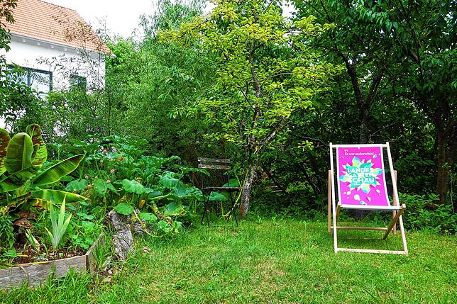 In Monika Weishaupts Garten ist der Bezug zur Landesgartenschau unübersehbar &ndash; der Liegestuhl weckt Erinnerungen an die Schau, die ...