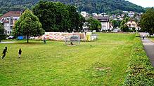 Derzeit erfüllt die neue Mitte in Wyhlen noch Funktionen als Spiel- und Lagerplatz, doch soll sich bald ändern. Das Gelände soll bebaut ...